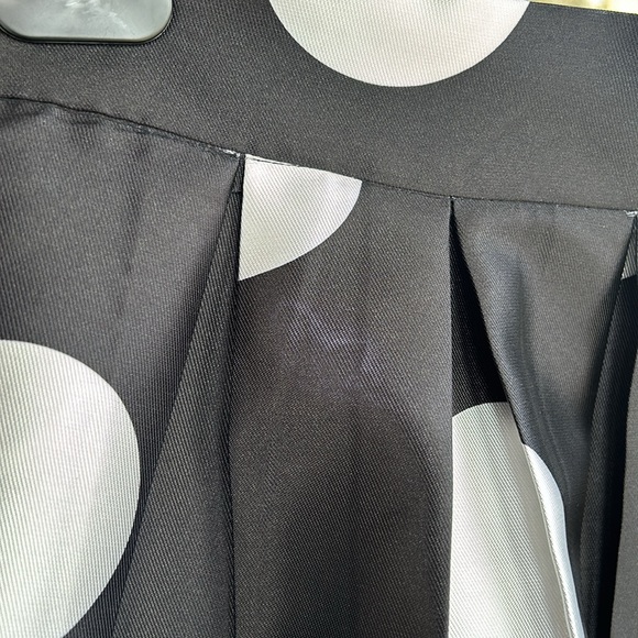 Black & White Large Polka Dot Satiny Circle Skirt SZ M - Picture 2 of 7